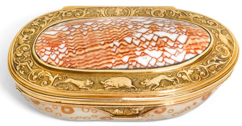 Snuff box