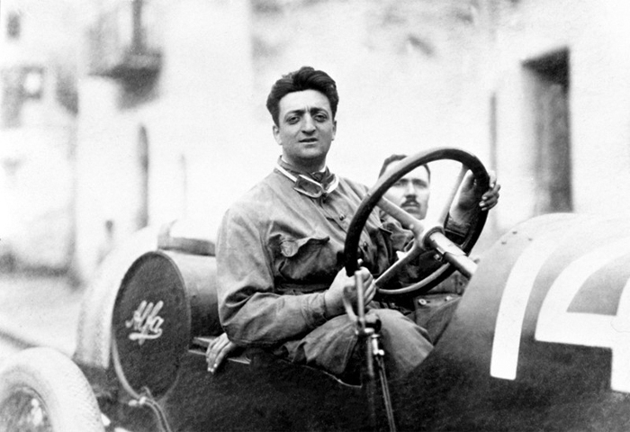 Le jeune Enzo Ferrari, image via grandprixhistory.com