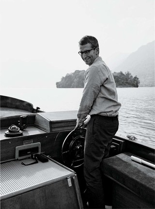 Federico Marchetti ute på Comosjön. Foto via W Magazine