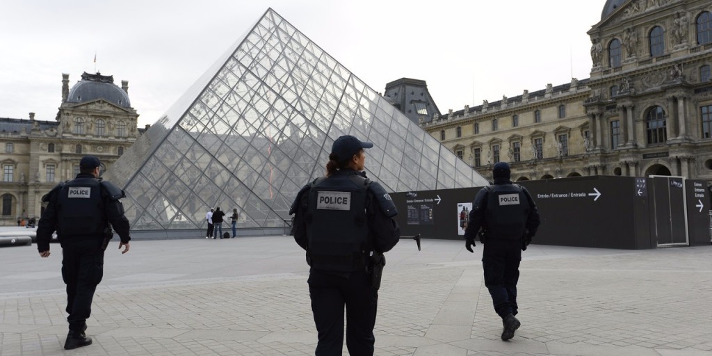 Le Louvre sous haute surveillance Image BERTRAND GUAY / AFP
