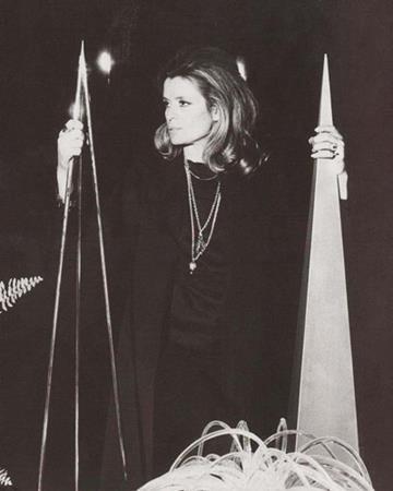 Gabriella Creeps with her Obelisks