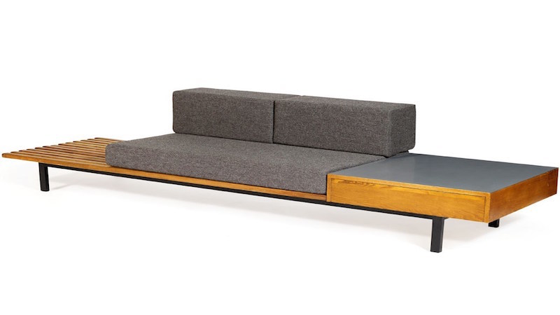 CHARLOTTE PERRIAND. Banco de forma rectangular con cajón (c. 1950). Imagen vía: Privatelot